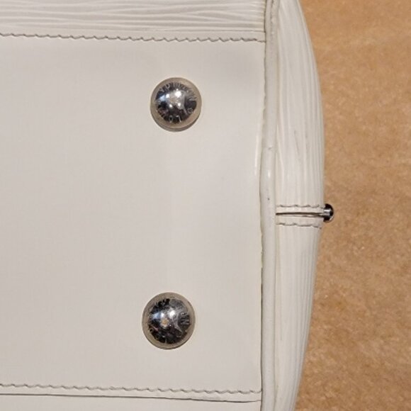 LOUIS VUITTON  Ivoire Epi Leather Montaigne GM Bag - Picture 12 of 16